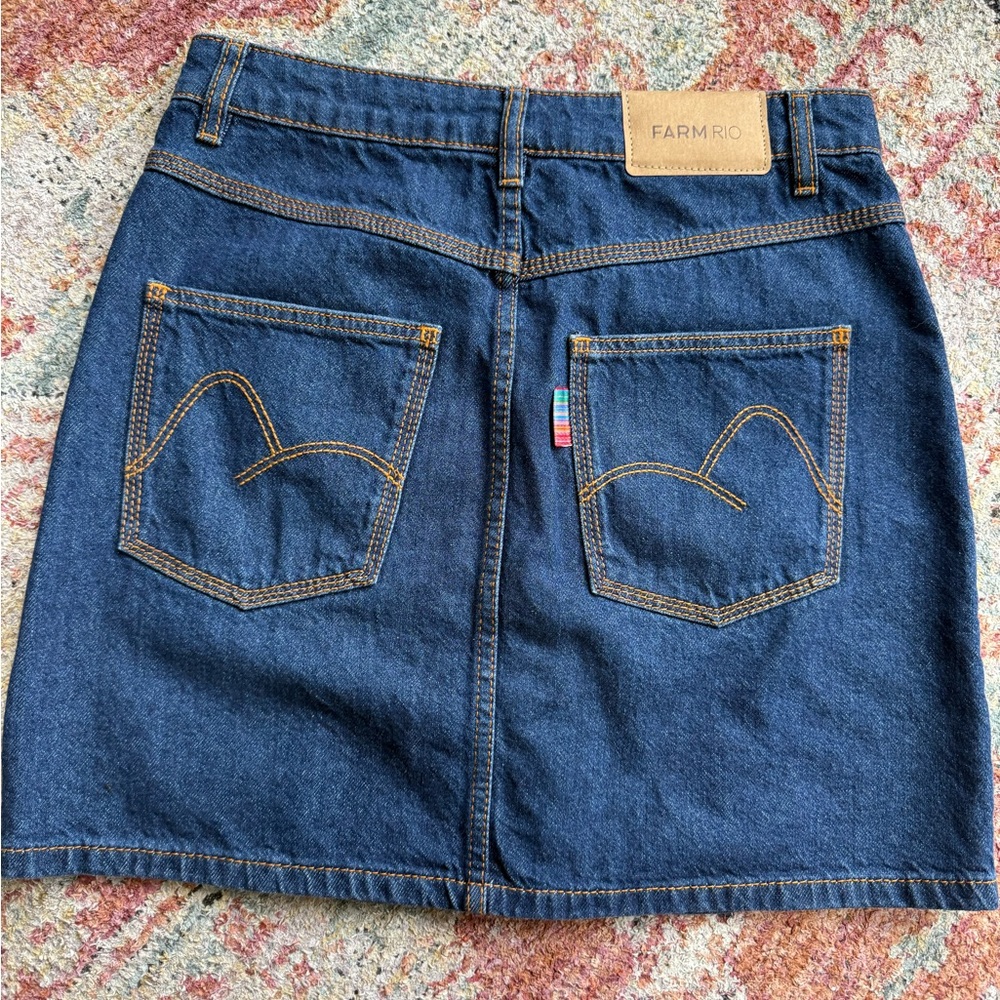 Farm Rio Dark wash denim mini skirt with button-up front and pockets. Size: 27’ - Picture 3 of 9